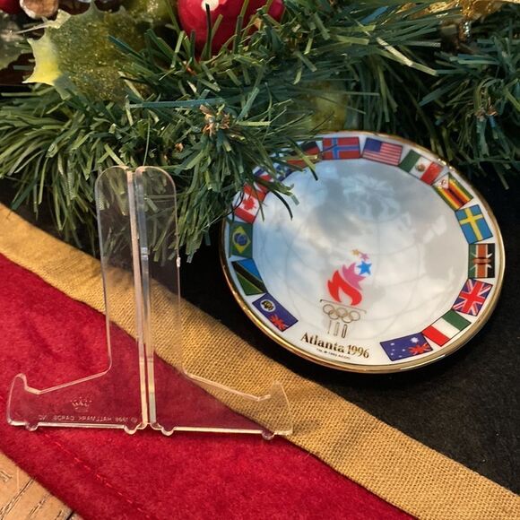 Hallmark Keepsake Ornament 1996 Parade of Nations The Olympic Spirit Collection - Picture 9 of 12